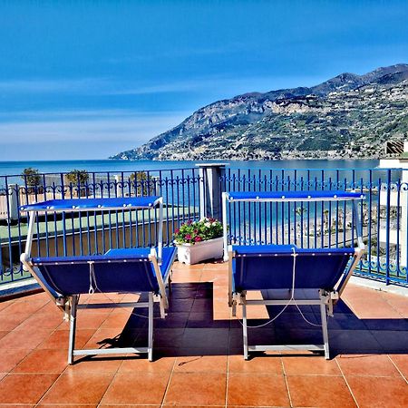 Апартаменты A Terrace On The Sea Майори Экстерьер фото