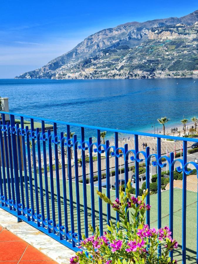 Апартаменты A Terrace On The Sea Майори Экстерьер фото